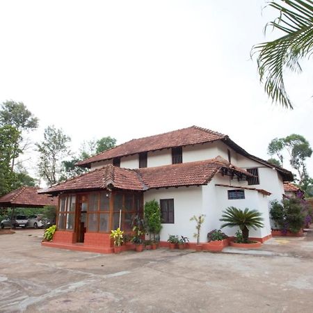 Sardar Bahadur's Heritage Bungalow Estate Stay Napoklu Bagian luar foto