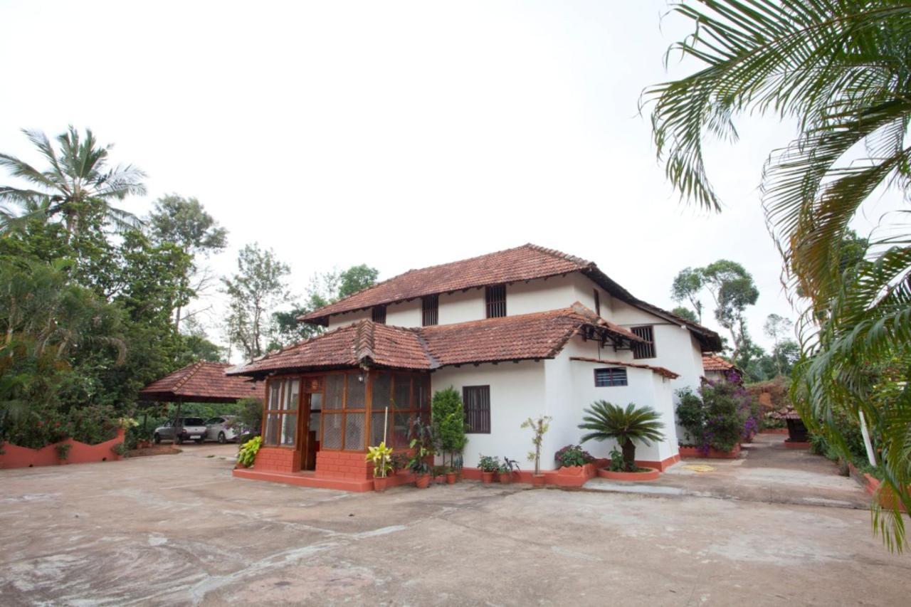 Sardar Bahadur's Heritage Bungalow Estate Stay Napoklu Bagian luar foto