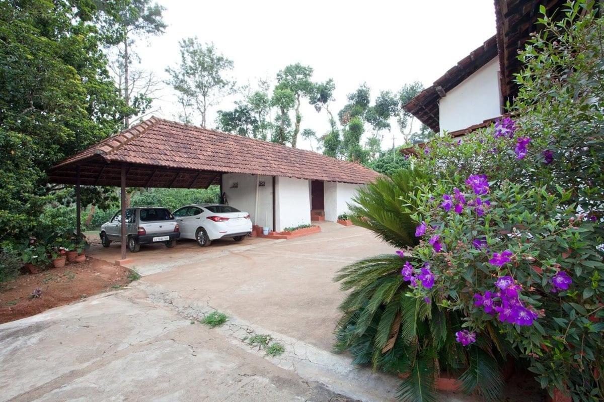 Sardar Bahadur's Heritage Bungalow Estate Stay Napoklu Bagian luar foto
