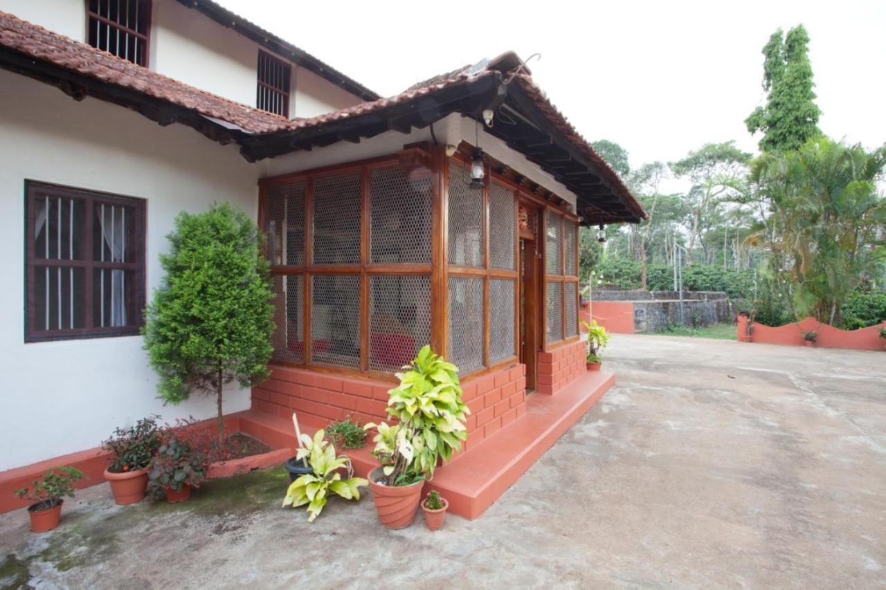 Sardar Bahadur's Heritage Bungalow Estate Stay Napoklu Bagian luar foto