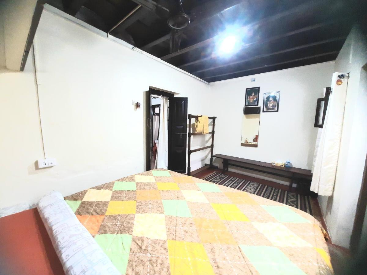 Sardar Bahadur's Heritage Bungalow Estate Stay Napoklu Bagian luar foto
