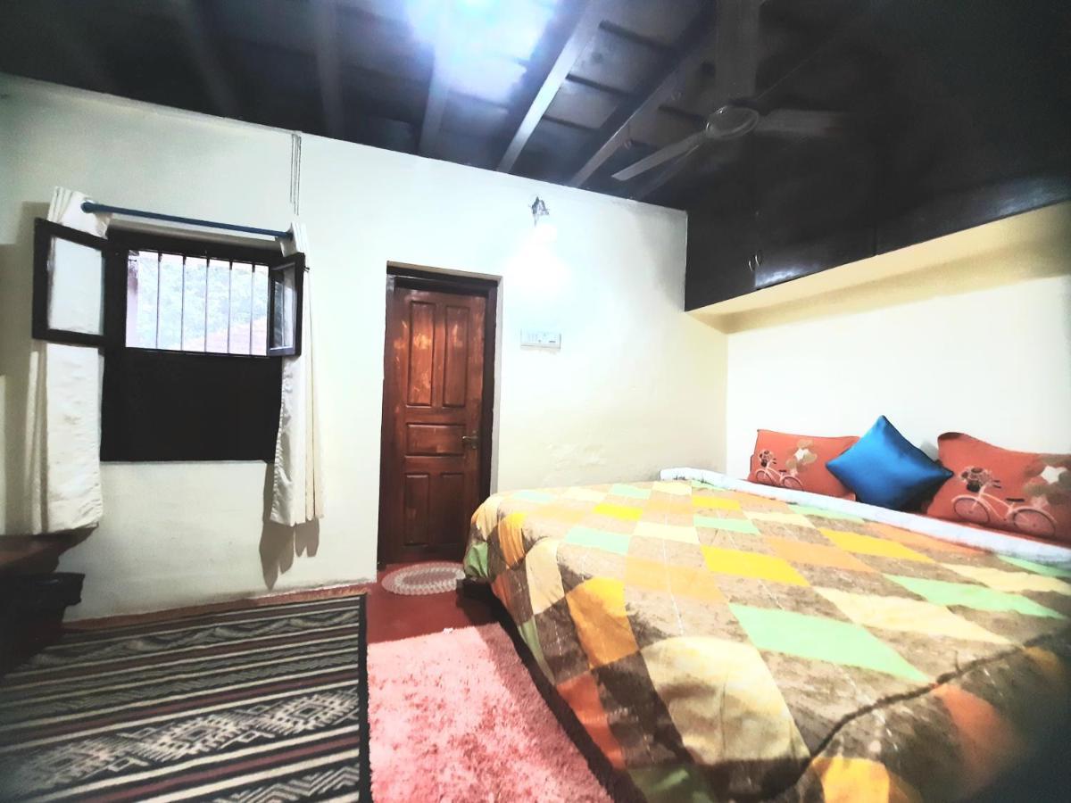 Sardar Bahadur's Heritage Bungalow Estate Stay Napoklu Bagian luar foto