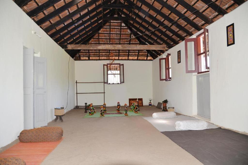 Sardar Bahadur's Heritage Bungalow Estate Stay Napoklu Bagian luar foto