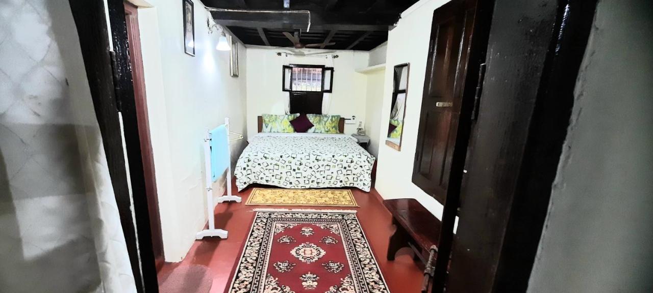 Sardar Bahadur's Heritage Bungalow Estate Stay Napoklu Bagian luar foto